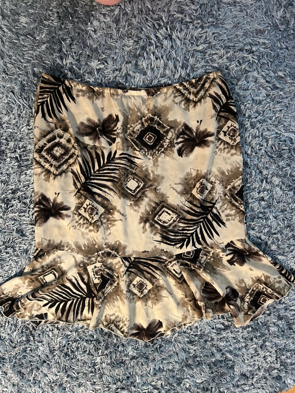 Women’s 1x Tropical Black & Cream Ruffle Hem Skirt by Delta Burke